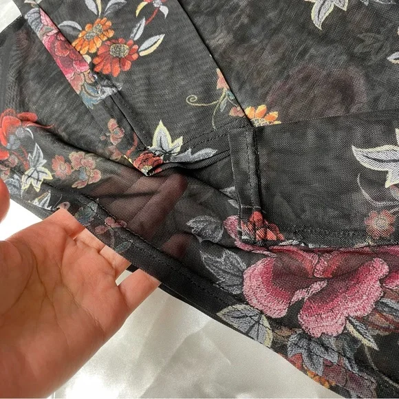 Mesh turtleneck full sleeve top in black / floral - Picture 5 of 7